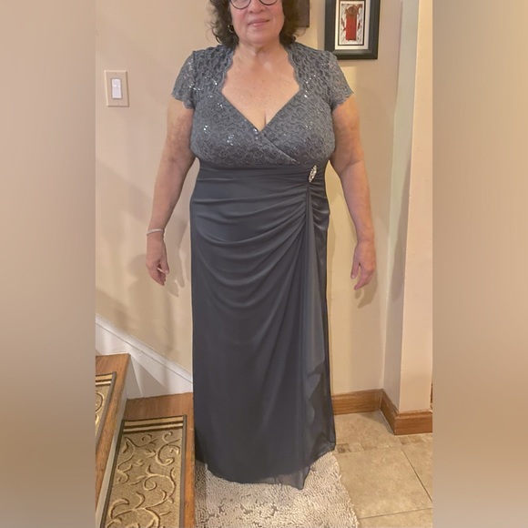 NWT elegant blue/grey gown - Picture 7 of 15